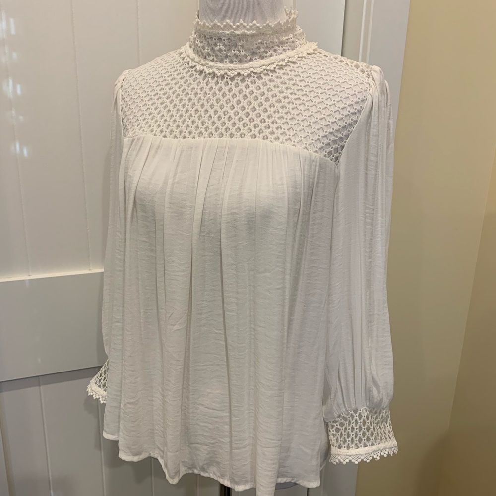 NWOT Gap 3/4 sleeve white lace turtle neck blouse